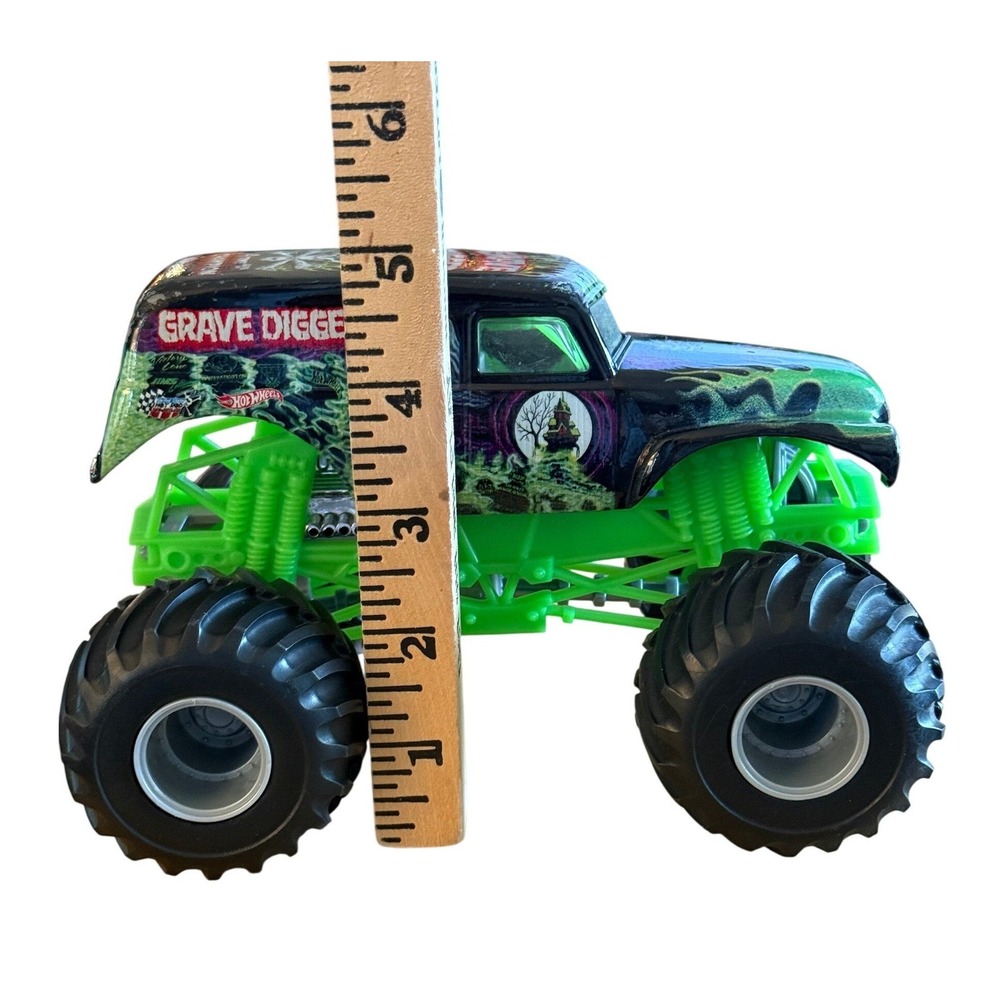 Monster Jam Grave Digger Hot Wheels Truck 1:24 Scale Die Cast Metal Top - Picture 8 of 10